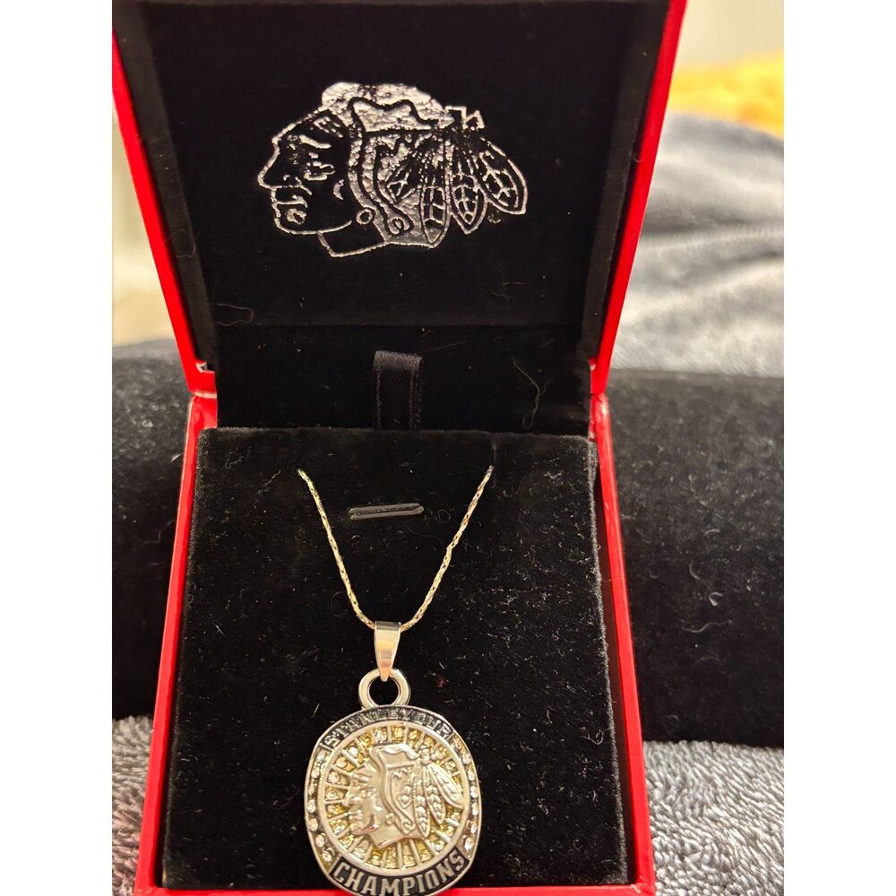 2015 Chicago Blackhawks Stanley Cup Champions Replica Pendant Necklace with Box
